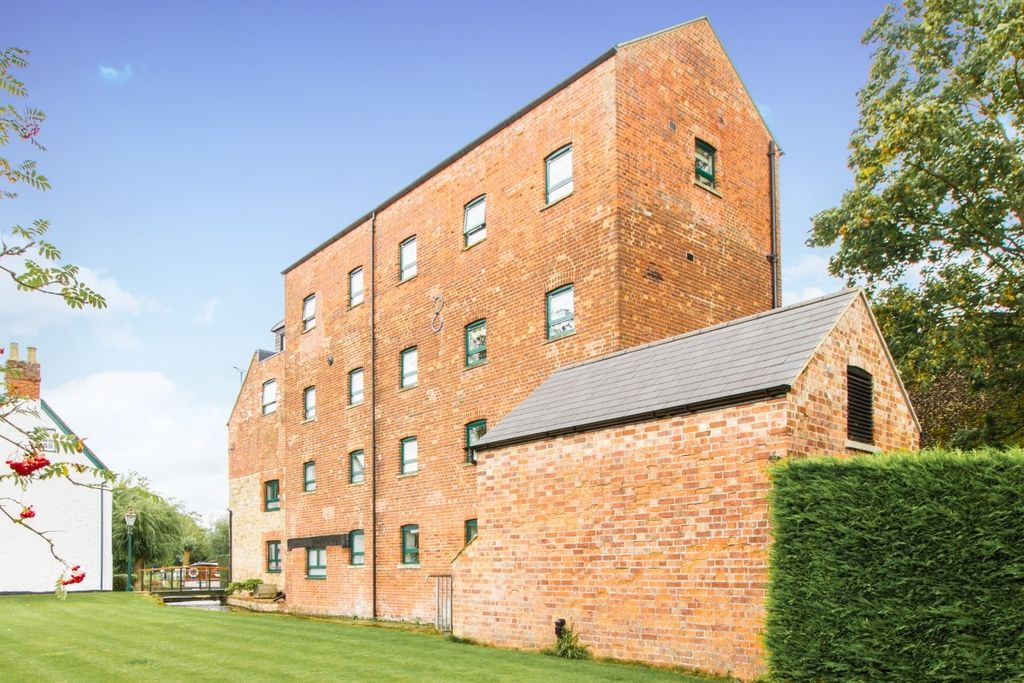 Property photo 2 of 8 Osney Mill