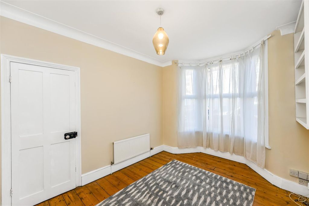 Property photo 3 of 16 18 Lancaster Road-9.Jpg