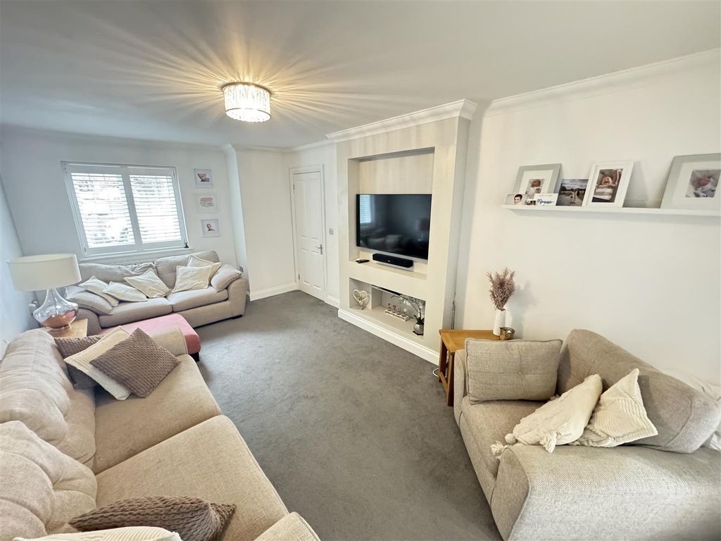 Property photo 2 of 32