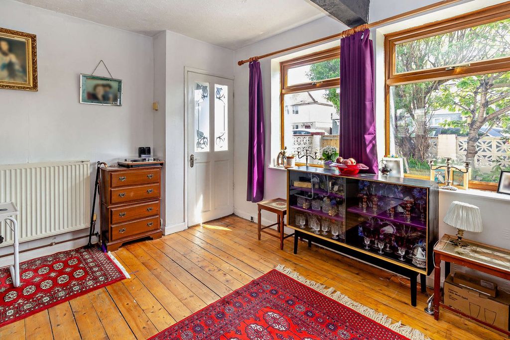 Property photo 3 of 18