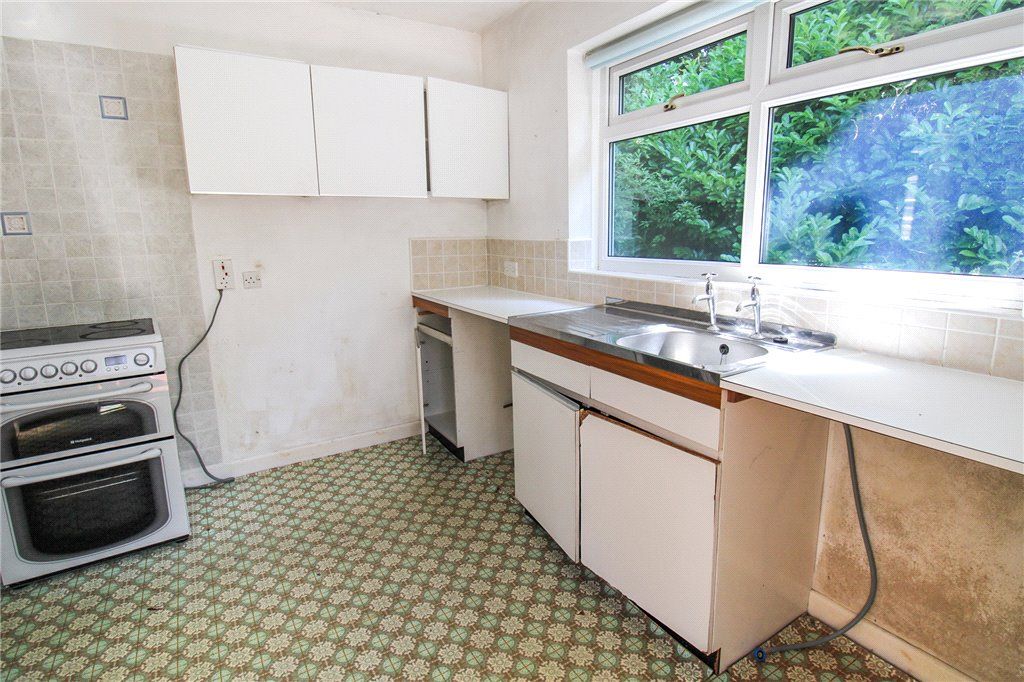 Property photo 3 of 6 Kitchen