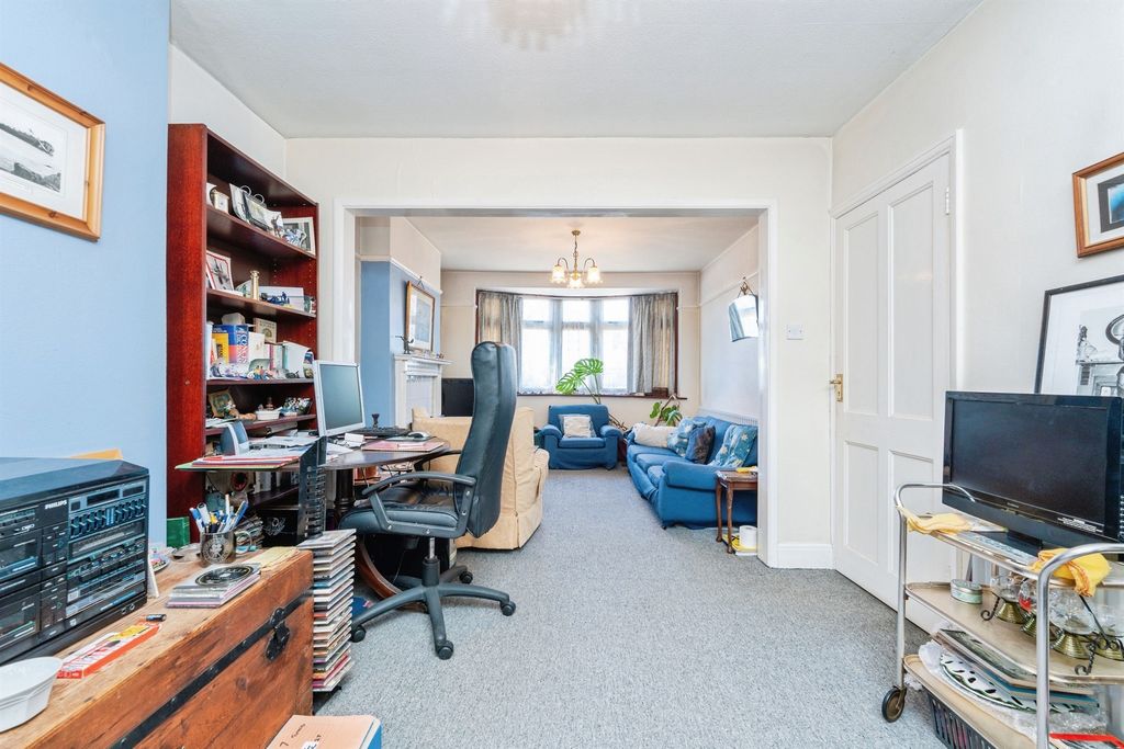 Property photo 3 of 13