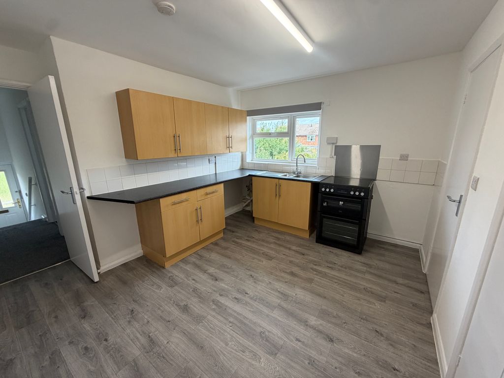 Property photo 2 of 8 Kitchen