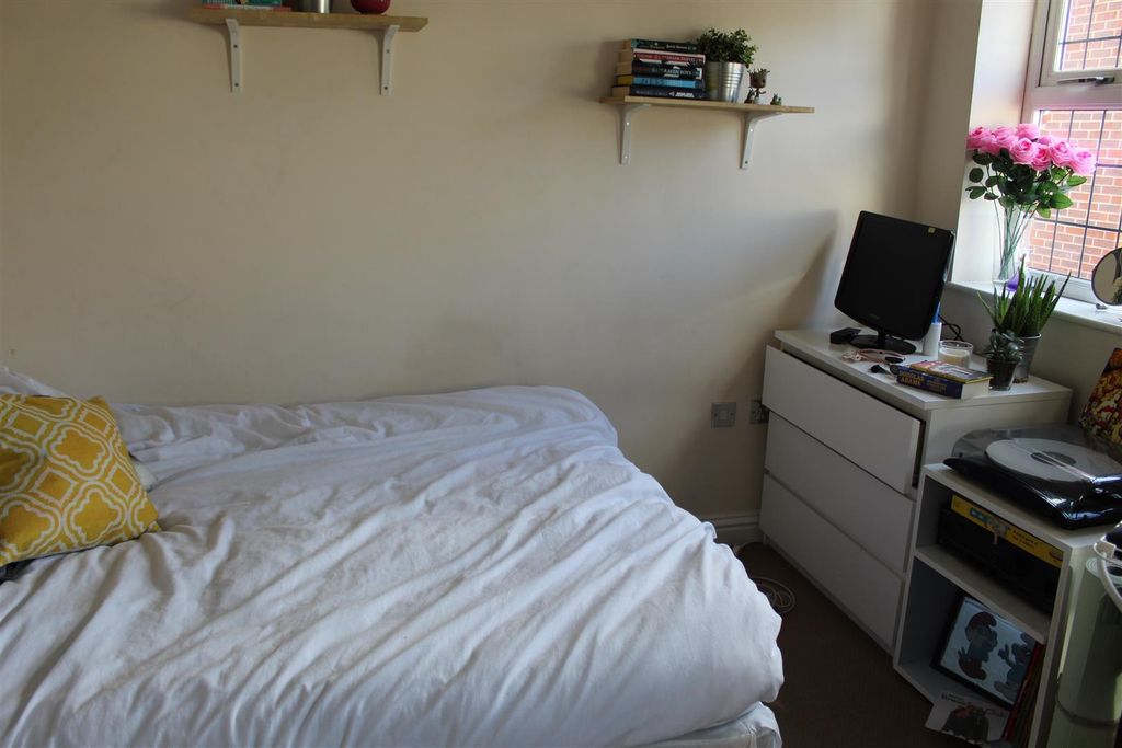 Property photo 3 of 22 Bedroom 2