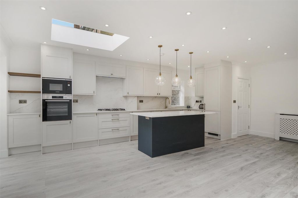 Property photo 3 of 17 885 Harrow Road - Mfjtwm3Wwhfnbucdp7Wi.Jpg