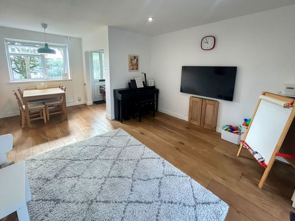 Property photo 2 of 37