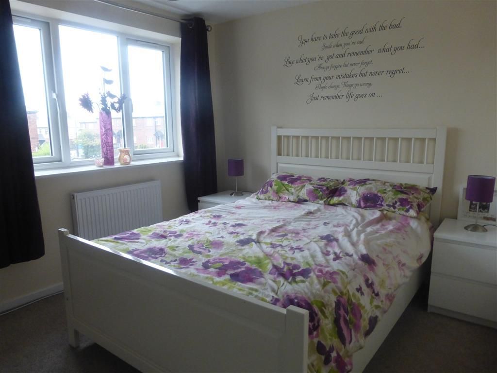 Property photo 3 of 6 Living Room