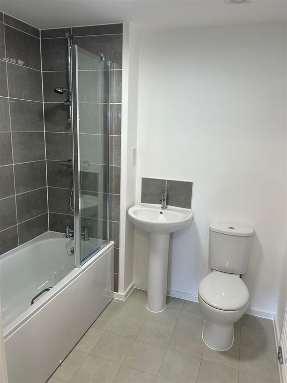 Property photo 3 of 16 Bathroom.Jpg