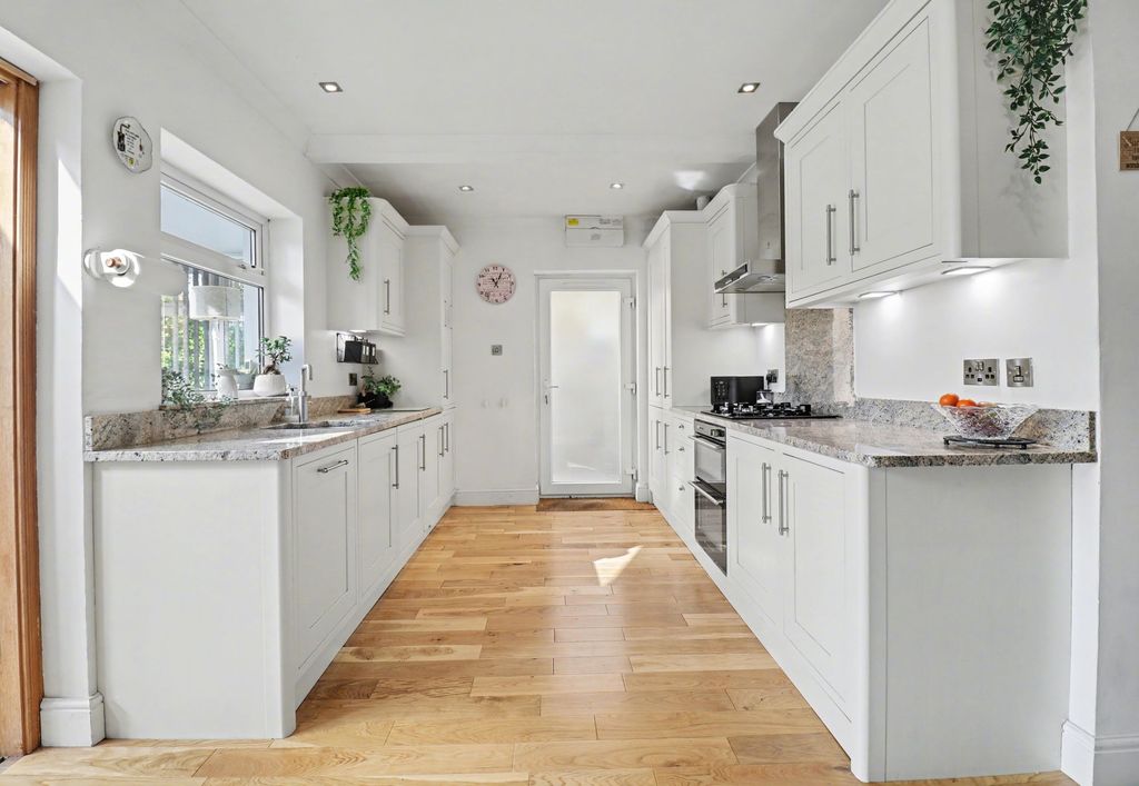 Additional image 6 of 4 bed detached bungalow for saleBotley Road, West End SO30
