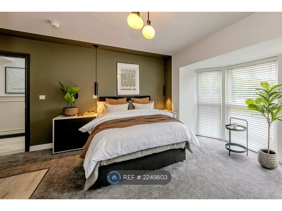 Property photo 1 of 16 Specious Studio Room