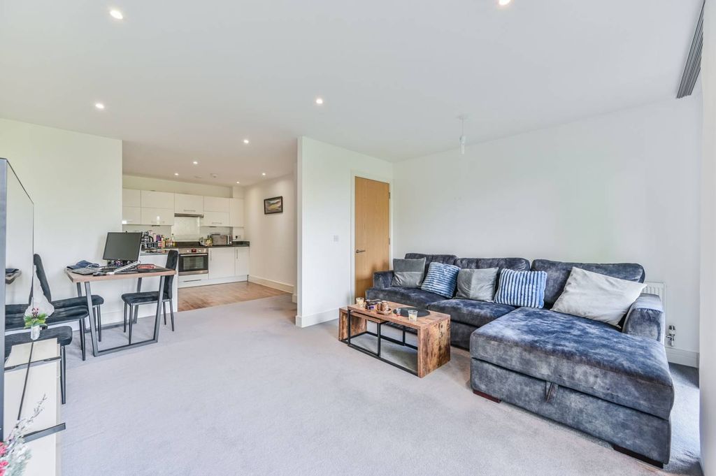 Property photo 2 of 8