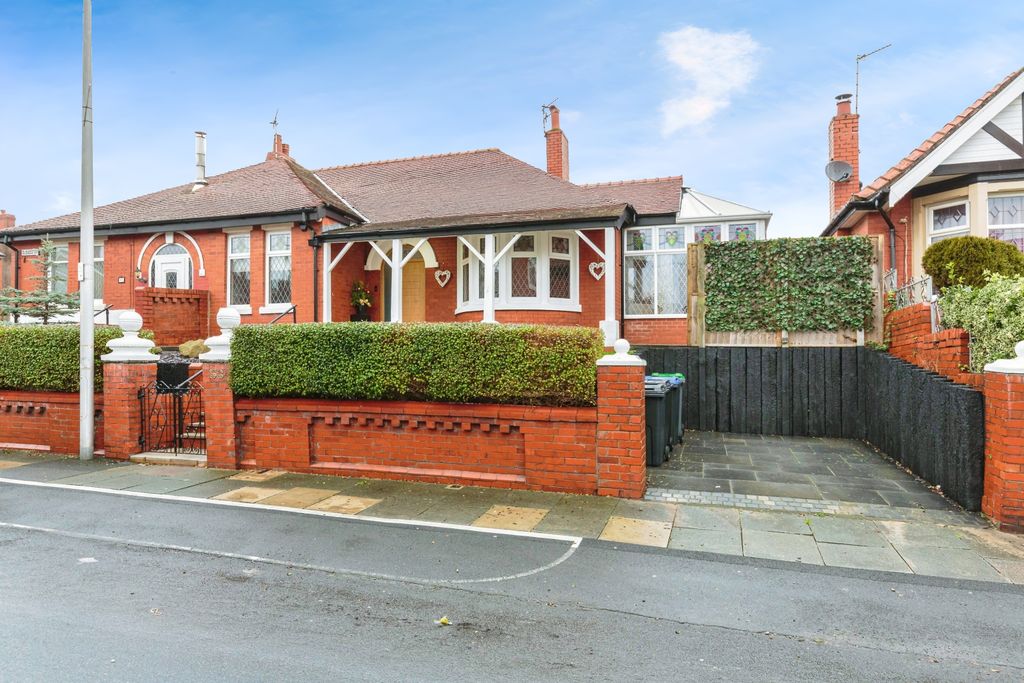 Property photo 1 of 17 Photography