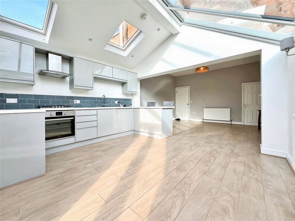 Property photo 2 of 14 Kitchen Dining Room