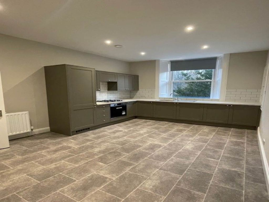 Property photo 1 of 11 Kitchen 4