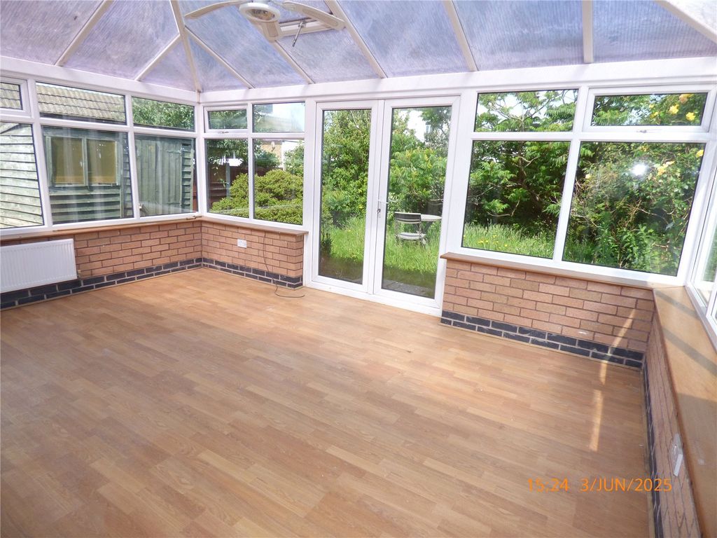 Property photo 3 of 9 Conservatory