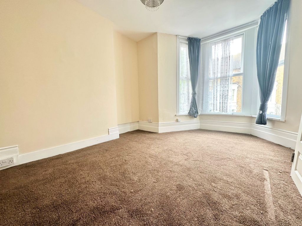 Property photo 2 of 5 Picture 2