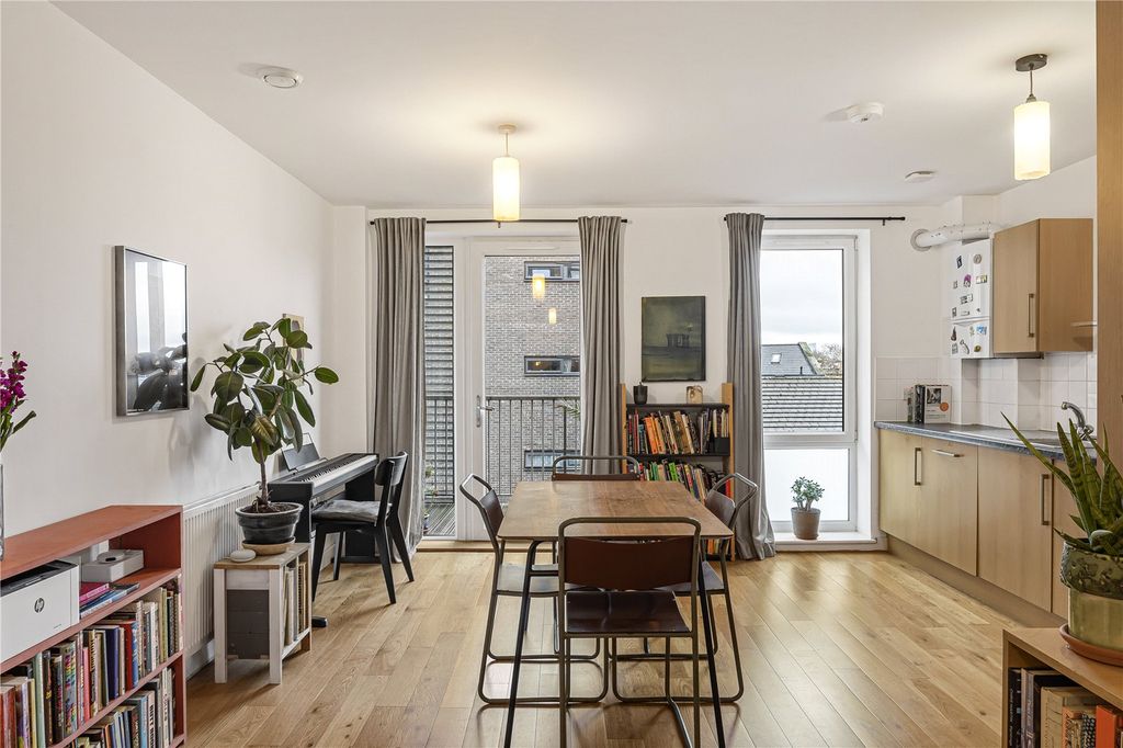 Property photo 2 of 23 Reception/Kitchen