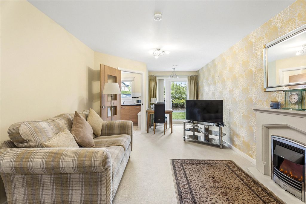 Property photo 2 of 13 Flat 5, Lyle Court