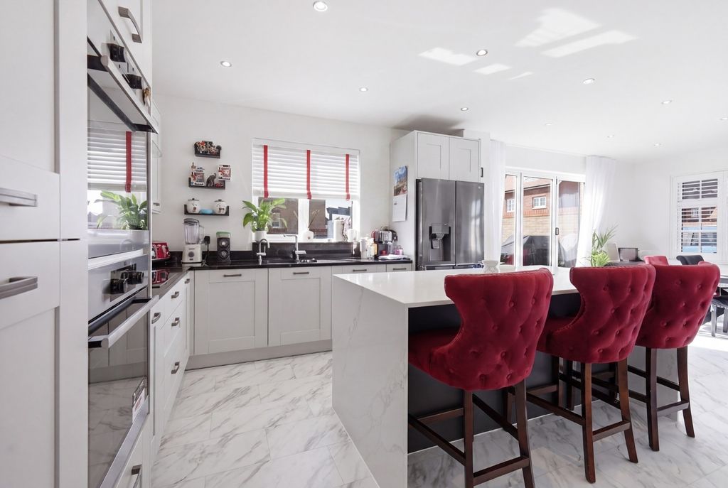Property photo 2 of 32 4773312