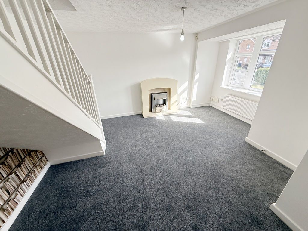 Property photo 2 of 9 Living Room / Dining Room