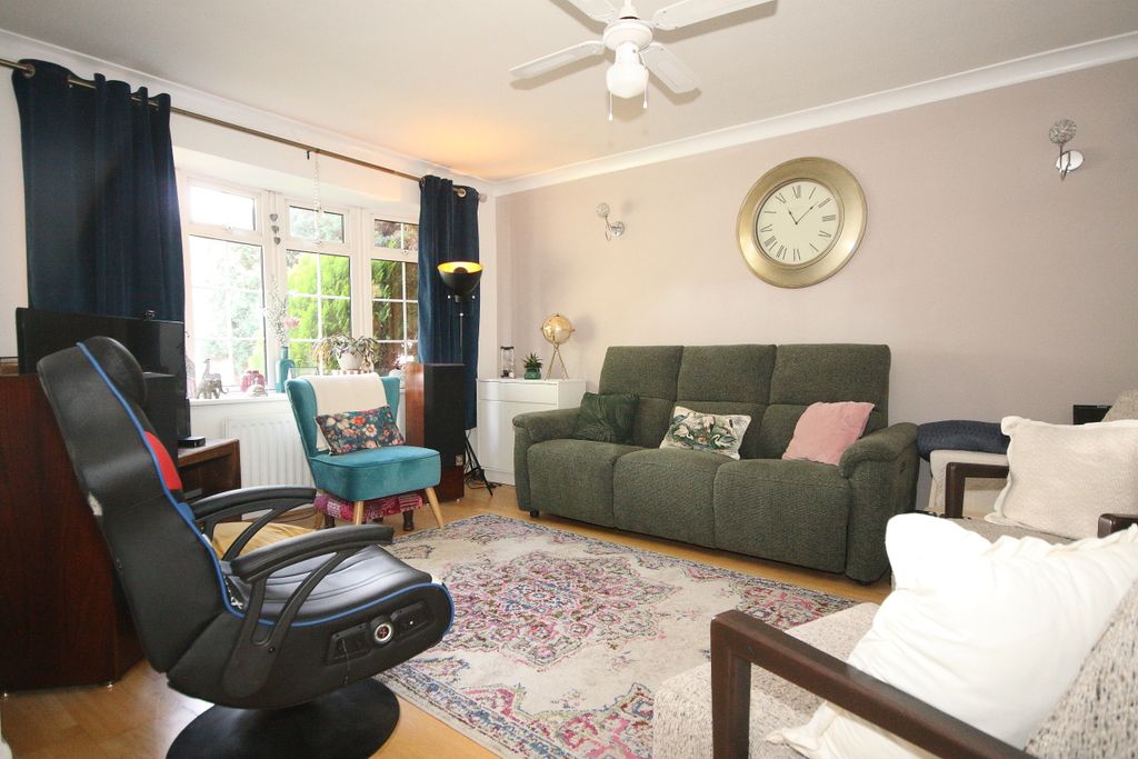 Property photo 2 of 9 Living Area