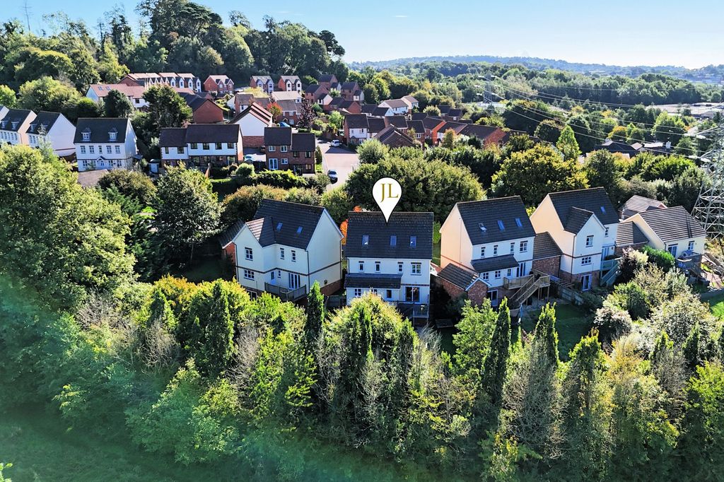 Property photo 1 of 32