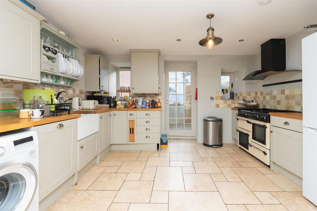 Property photo 3 of 41 58-Ambra-Vale-Bs8-4Tr-20.Jpg