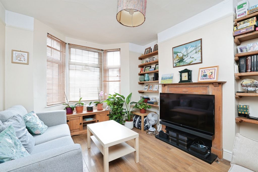 Property photo 3 of 19