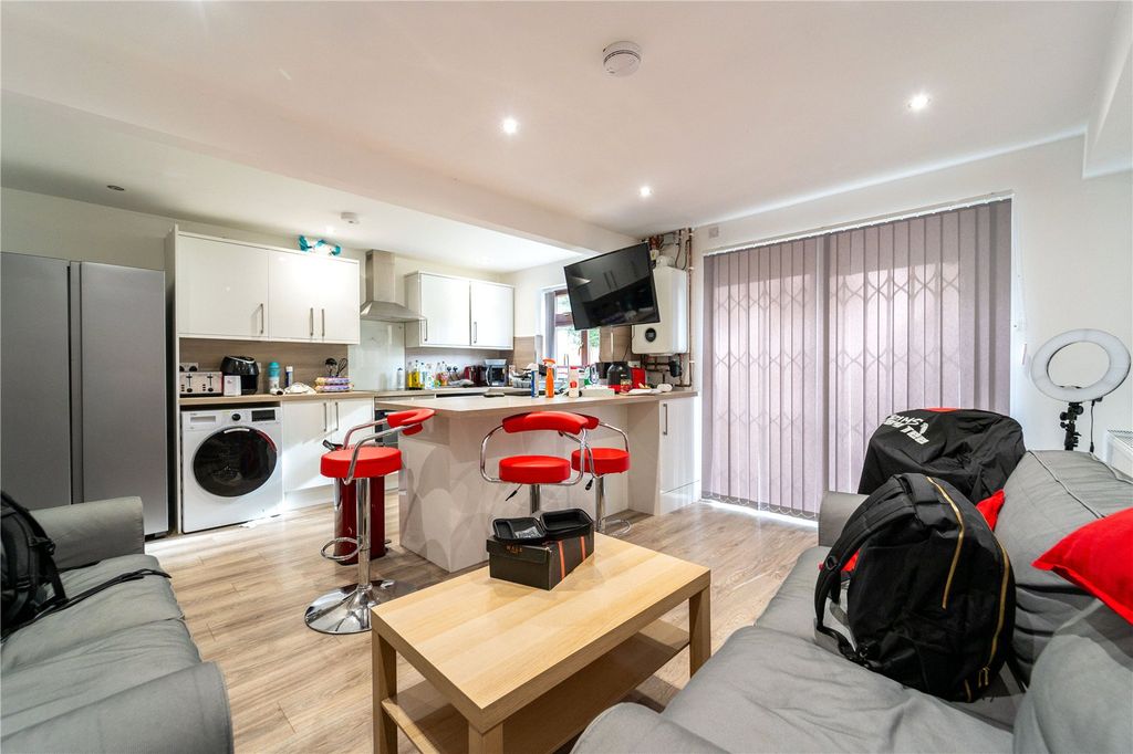 Property photo 3 of 24 Picture No. 02