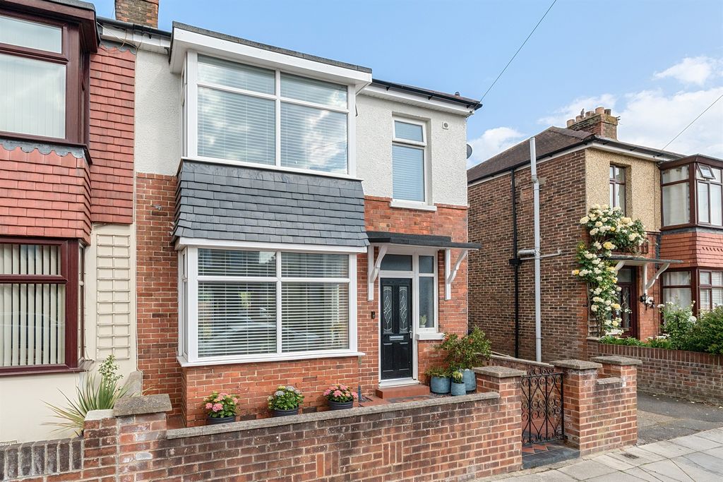 Property photo 2 of 15