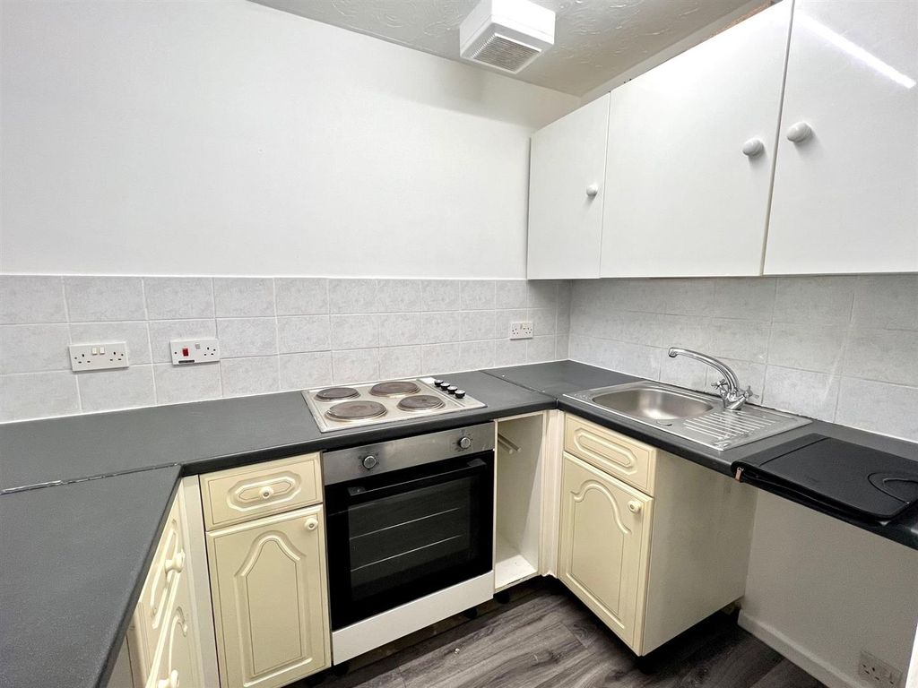 Property photo 3 of 6 Kitchen.Jpg