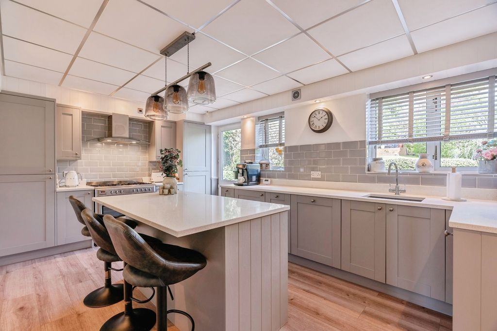 Property photo 2 of 37 Pbox-Img.Jpg