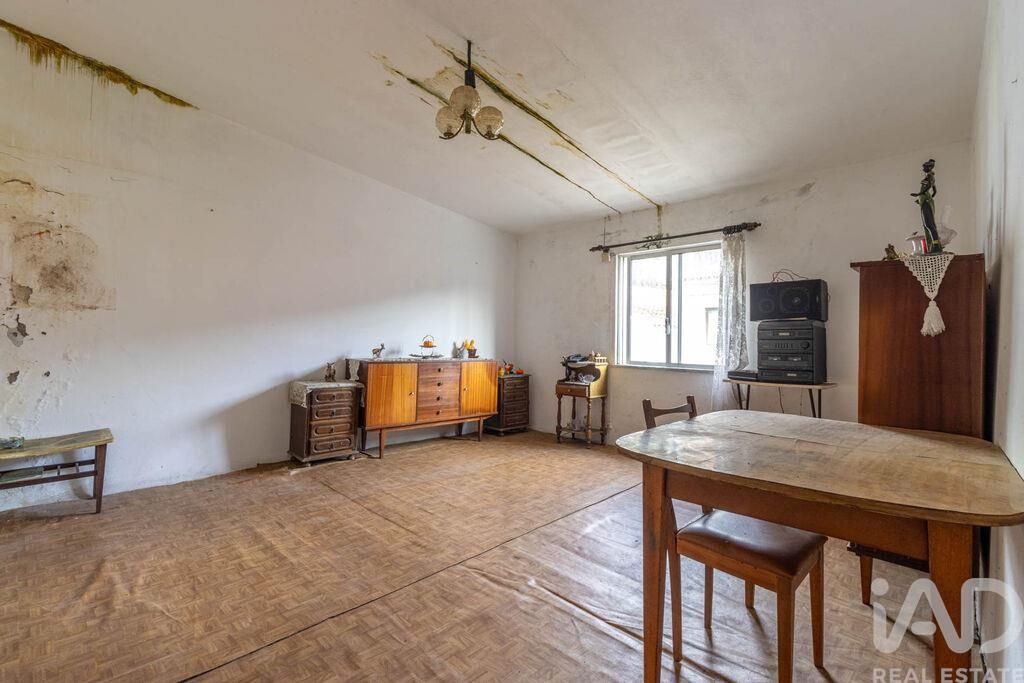 Property photo 2 of 28