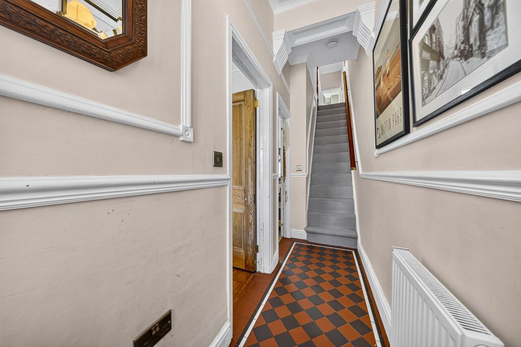 Property photo 2 of 25