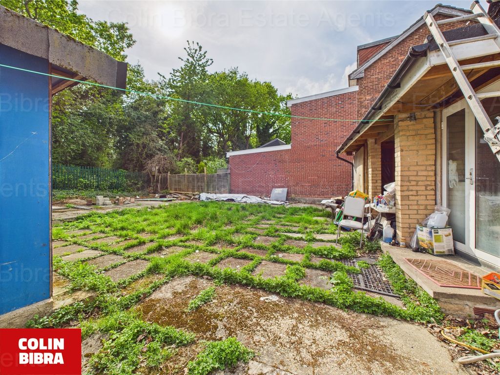 Property photo 3 of 10 Cam04175G0-Pr0028-Still014