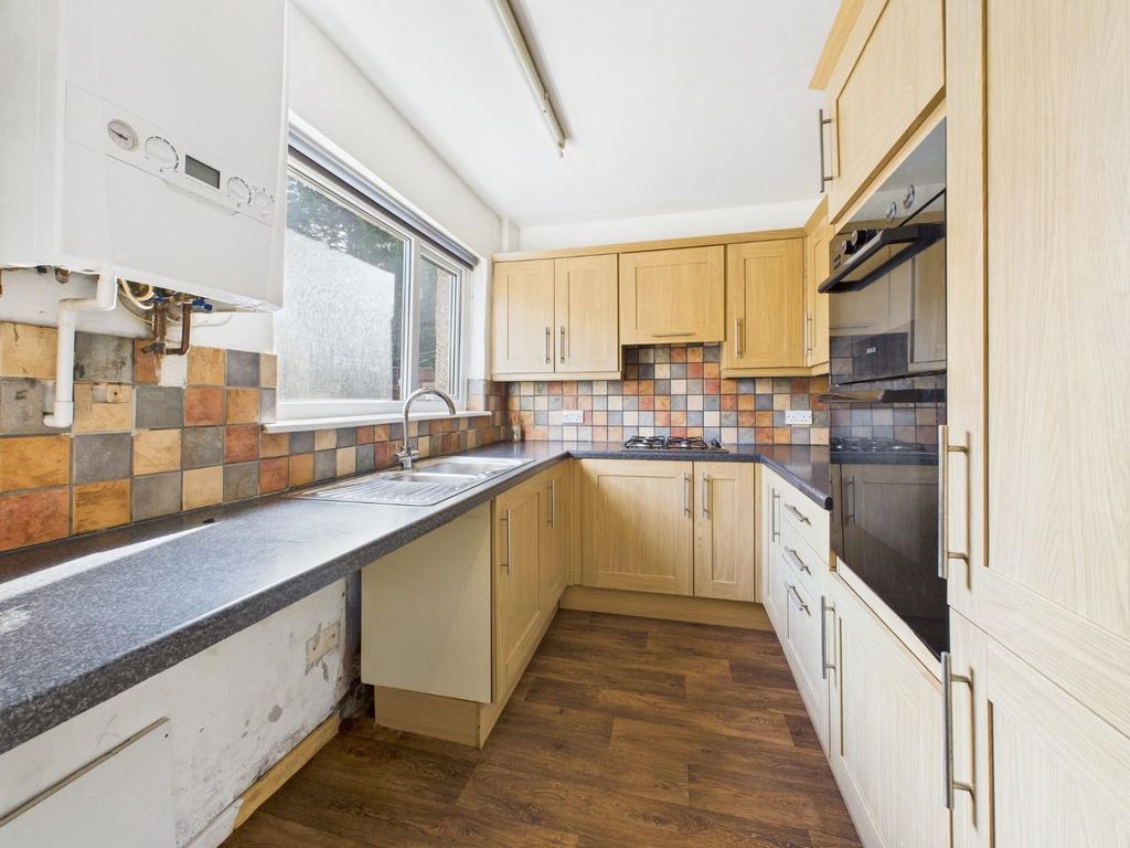 Property photo 3 of 10 Kitchen