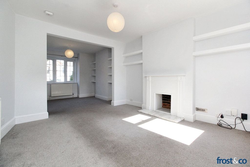 Property photo 3 of 18 Lounge