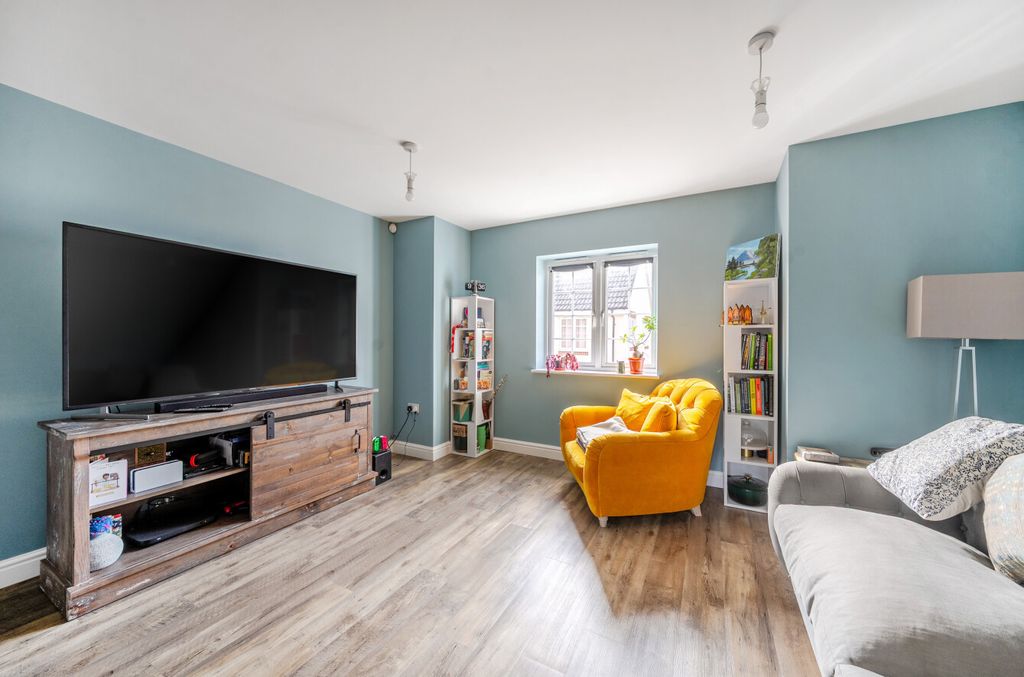 Property photo 3 of 17 1341884-10-68A837...