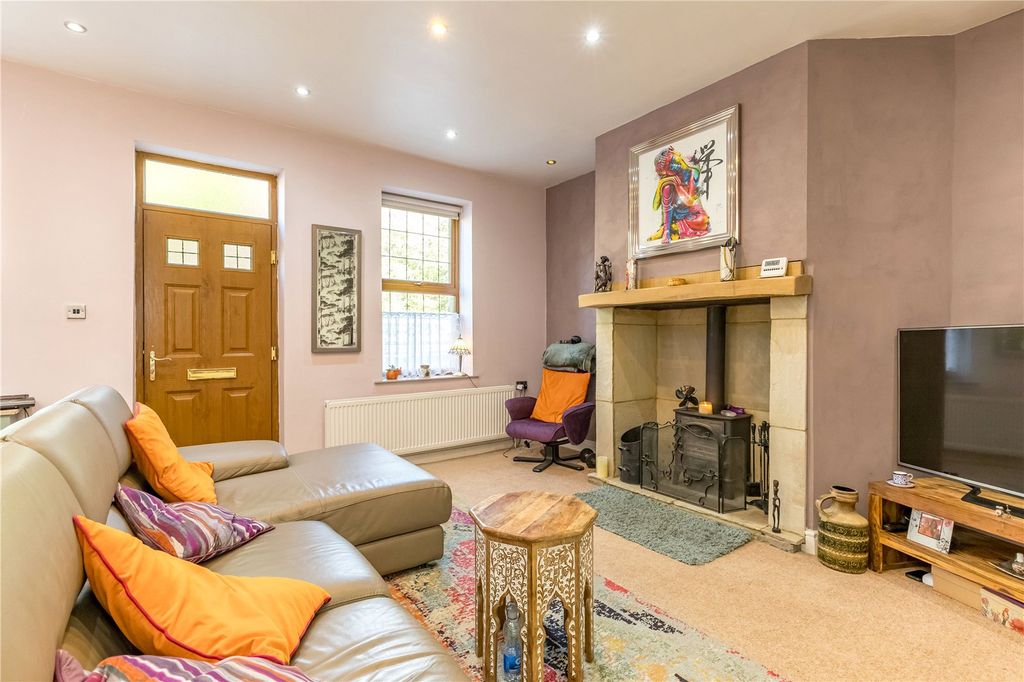 Property photo 2 of 17 Lounge