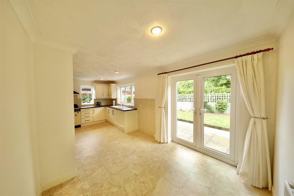 Property photo 2 of 28 Dining Area