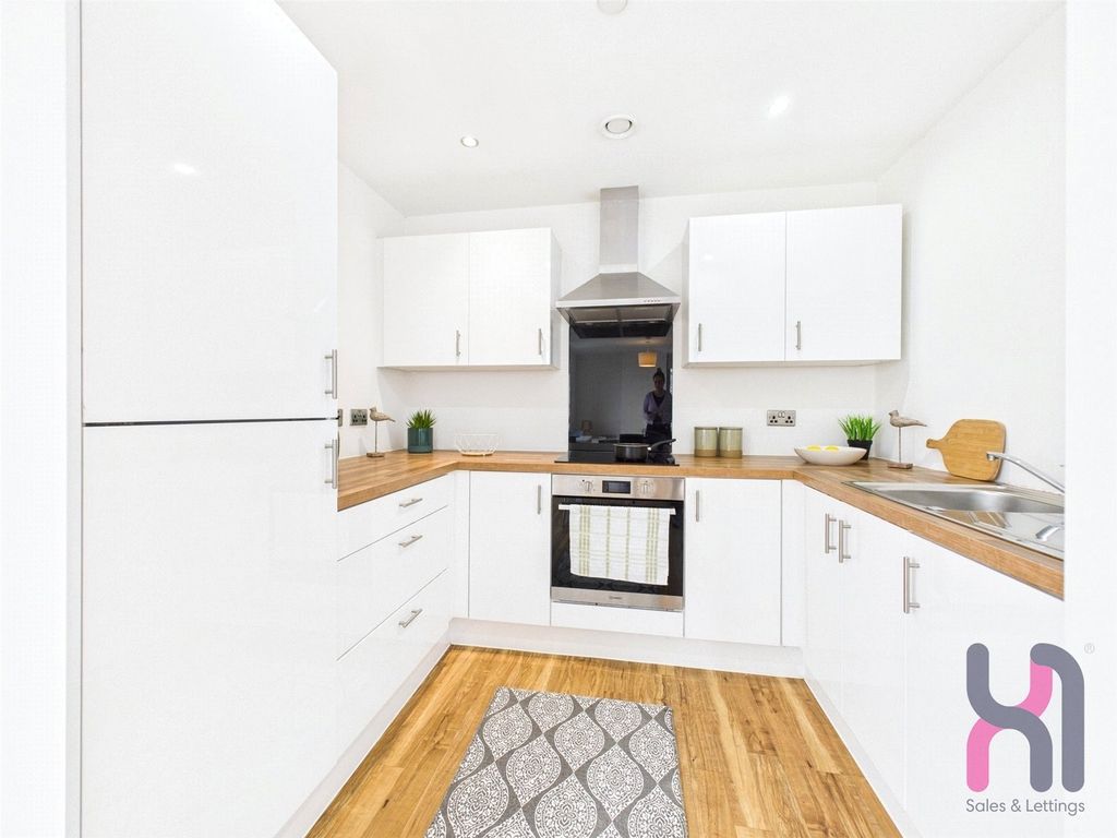 Property photo 2 of 12 Picture No. 35