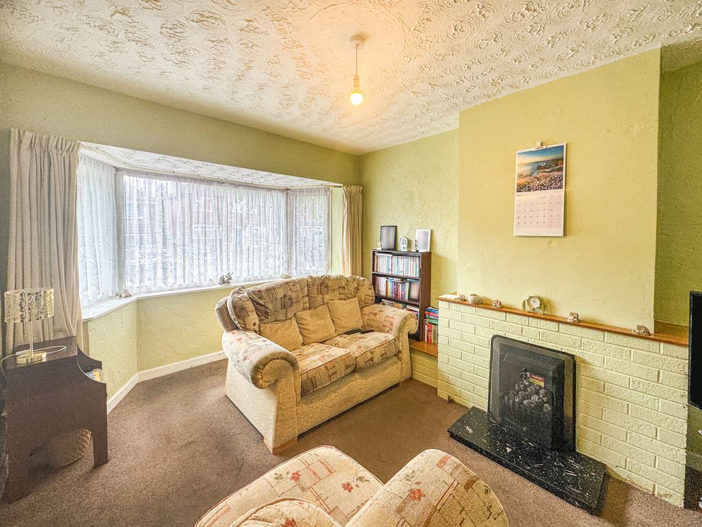 Property photo 3 of 12 Lounge
