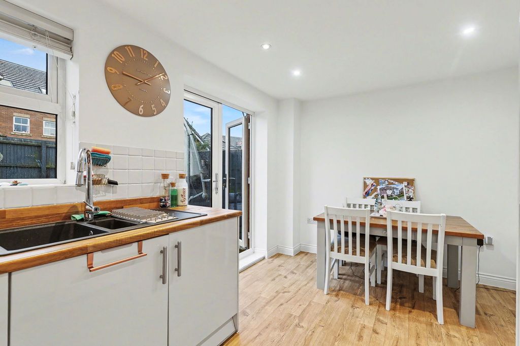 Property photo 3 of 35