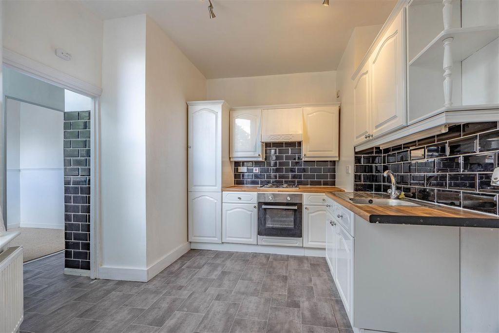 Property photo 2 of 14 Kitchen