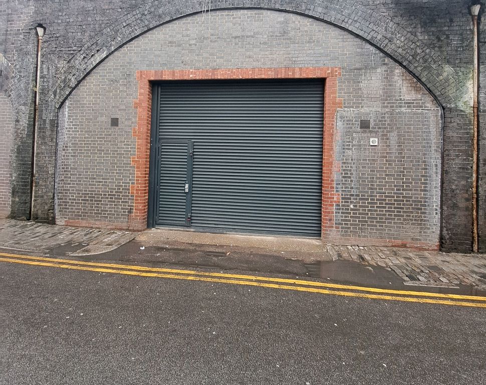 Property photo 1 of 1 The Front Of An Arch.