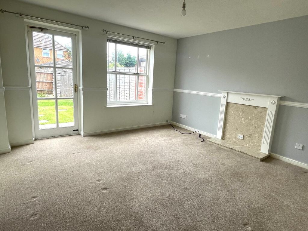 Property photo 3 of 16 Living Room