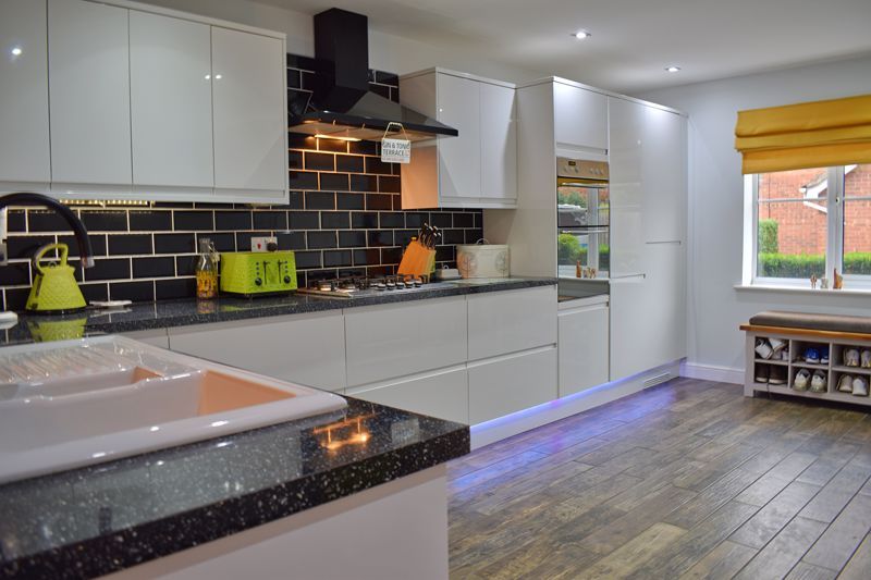 Property photo 3 of 15 Kitchen