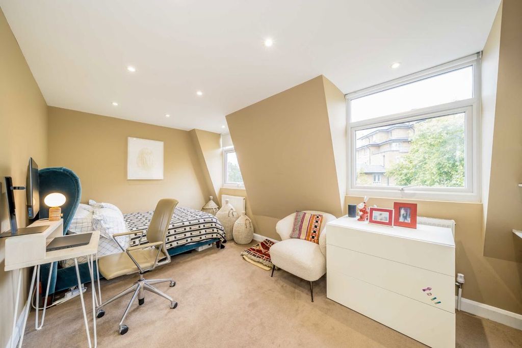 Property photo 3 of 6