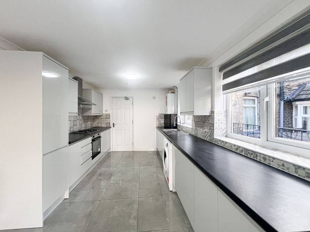 Property photo 1 of 4 Canterbury Rd E10