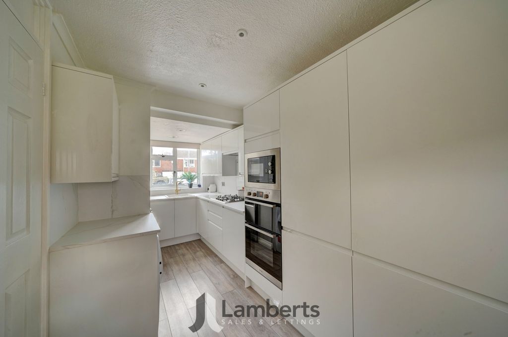 Property photo 2 of 18 Kitchen